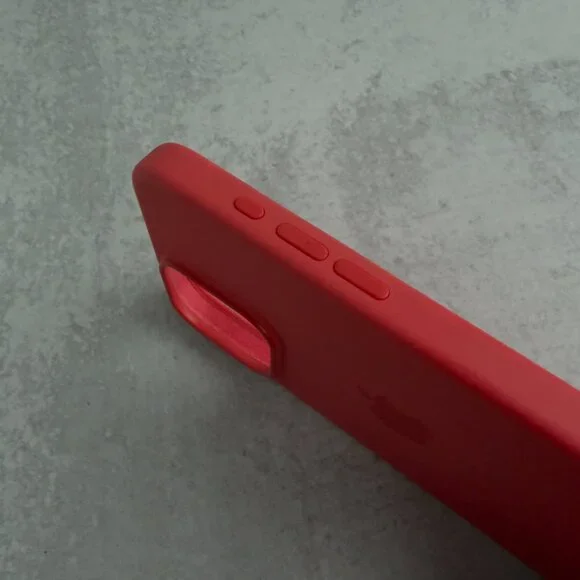 iPhone 15 Pro Max Silicone Case with MagSafe – Guava - Picture 6 of 8